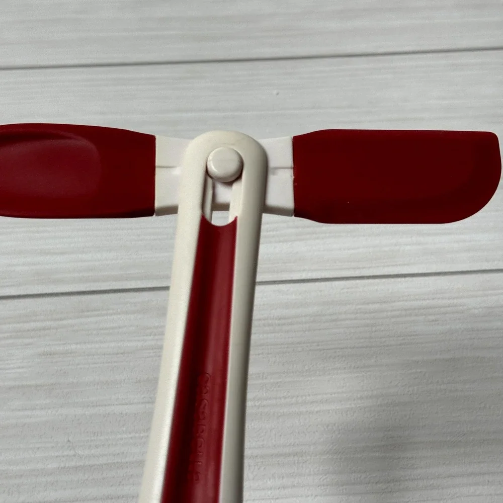Casabella Flexible Kitchen Spatula Red & White Food Cooking‎ Utensil Tool